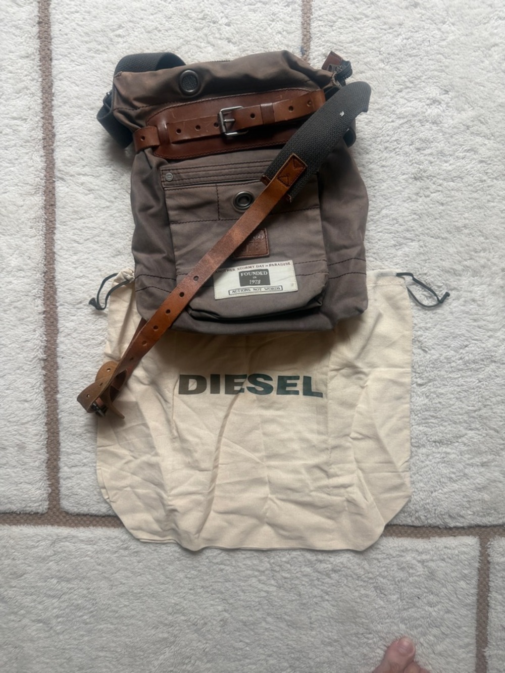 Diesel Men's Olive Brown Canvas Messenger Bag with Leather Trim - Picture 5 of 5